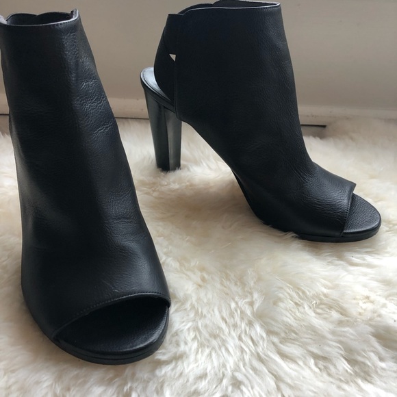 Stuart Weitzman Shoes - Stuart Weitzman bootie heels